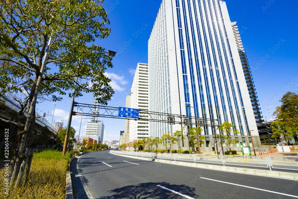 Obraz premium 東遊園地横の国道から西を望む、神戸市中央区にて