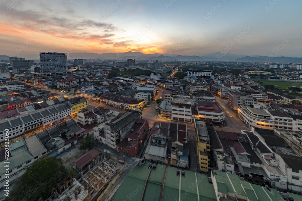 Fototapeta premium Early and vivid sunrise on