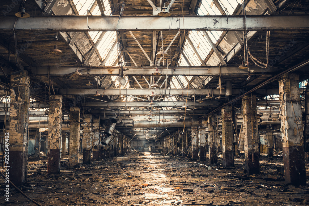 Fototapeta Zaniechany, stary przemysłowy magazyn, korytarz z kolumnami