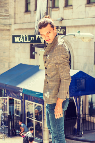 Obraz na plátně Deeply Serious Thinking On Wall Street in New York City