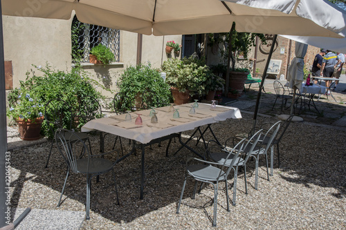 Fotografie Rustic lunch in Montisi, in the Tuscan hills