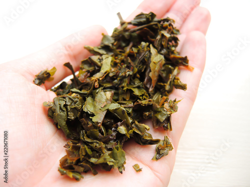 Obraz na płótnie Tea leaves on plate