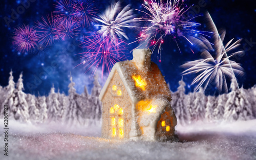 Photography Kleines Haus mit Winterlandschaft und Feuerwerk