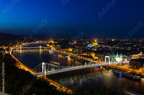 Fototapeta Naklejka Na Ścianę i Meble -  Panoramic view of Budapest at twilight
