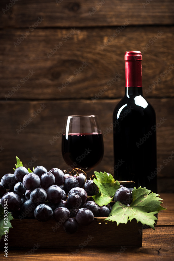 Red wine and fresh vine grapes
