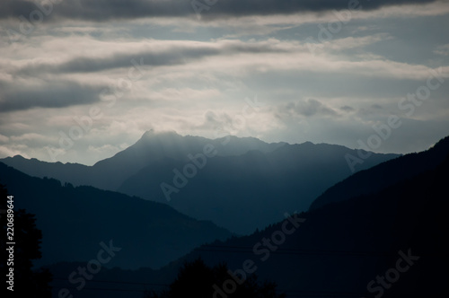 Fototapeta Naklejka Na Ścianę i Meble -  Aussicht mit Berge