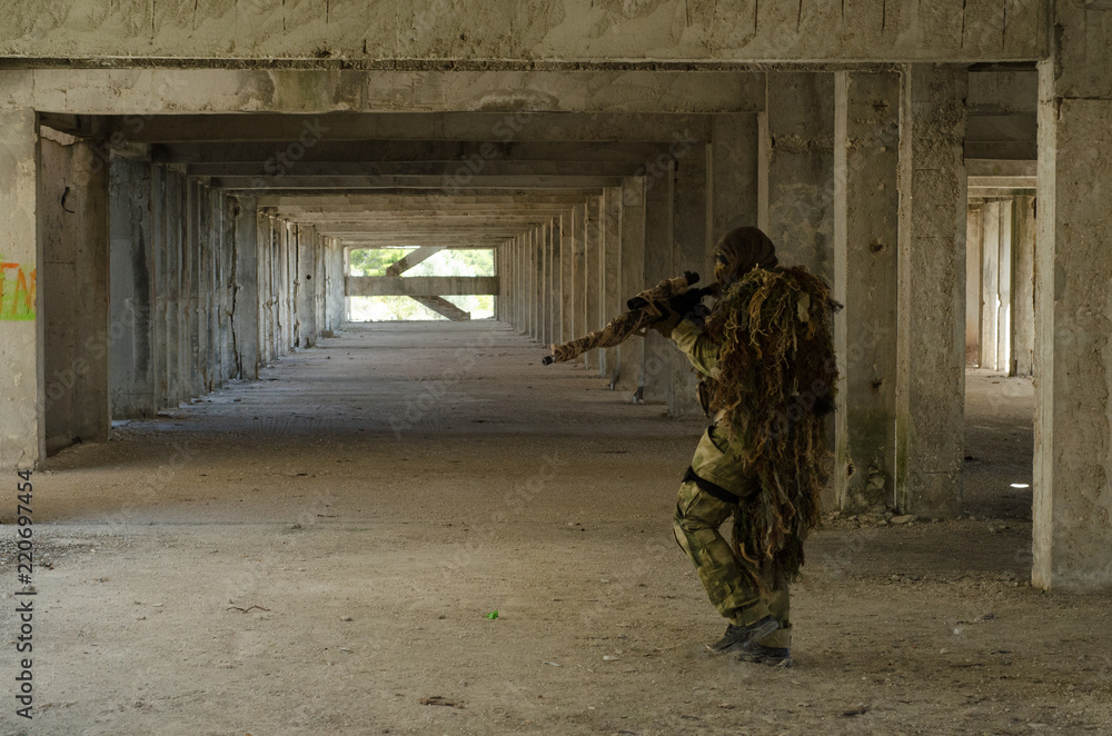 Sniper walking inside tunnel columns Sniper walking inside tunnel columns