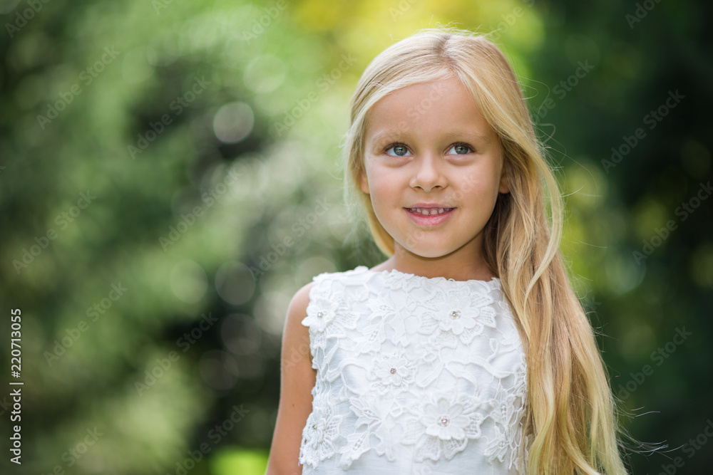 Naklejka premium Smiling child