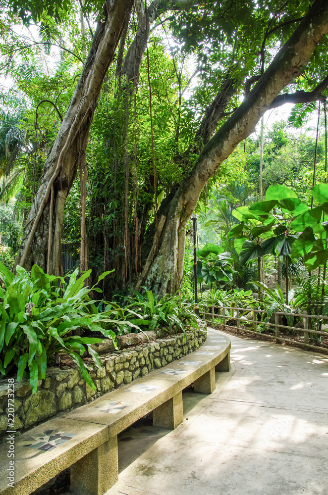 Lake Gardens also known as Kuala Lumpur Perdana Botanical Gardens, it is Kuala Lumpur's first large-scale recreational park. Lake Gardens also known as Kuala Lumpur Perdana Botanical Gardens, it is Kuala Lumpur's first large-scale recreational park.