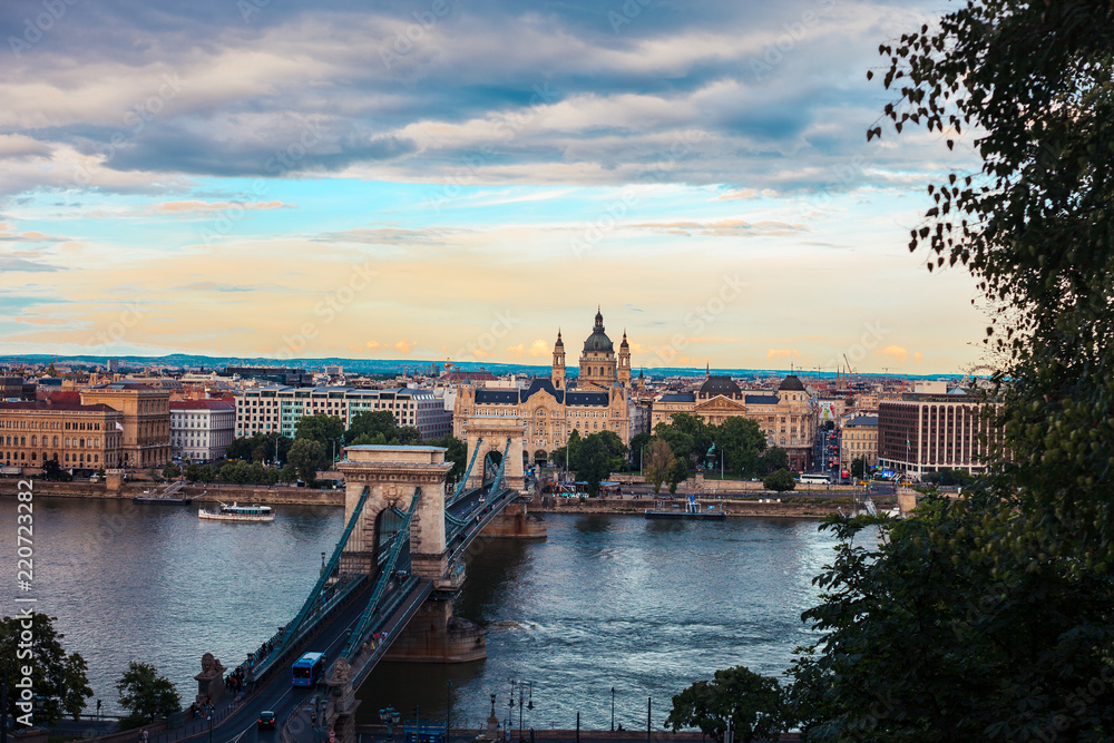 Fototapeta premium Panoramic view of Budapest Széchenyi Chain Bridge, Danube river in Hungary