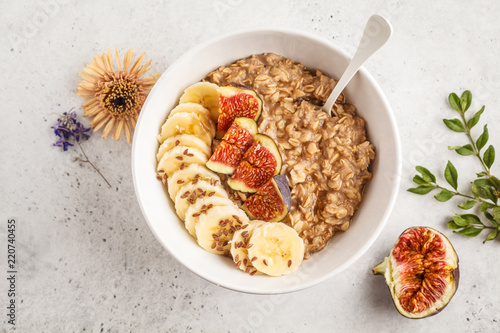 Tableau sur toile Autumn oatmeal with banana, fig and flax seed