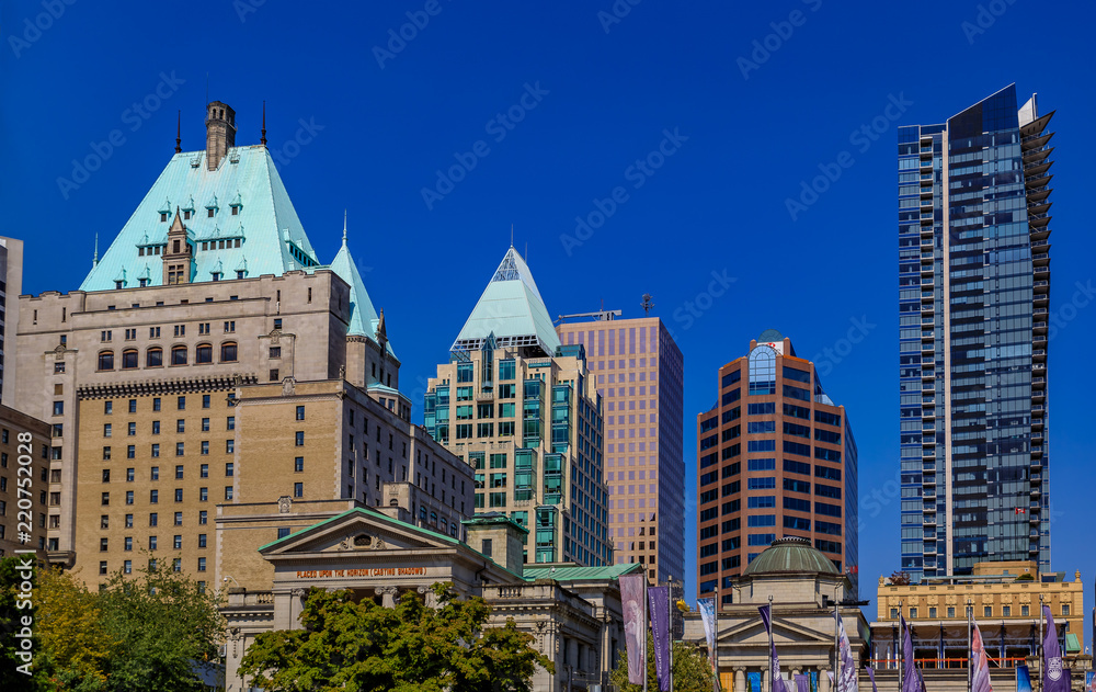 Obraz premium Robson Square skyline with old buildings and modern skyscrapers in downtown Vancouver Canada