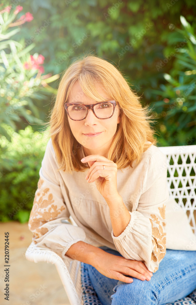 Naklejka premium Middle aged woman with beautiful smile