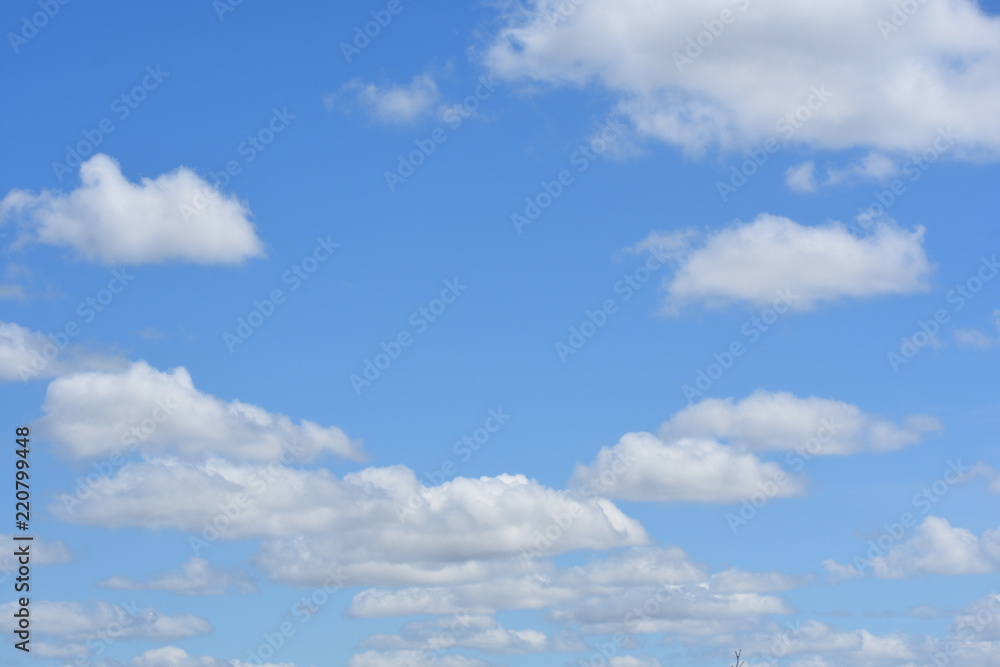 Obraz premium blue sky and white clouds backdrop
