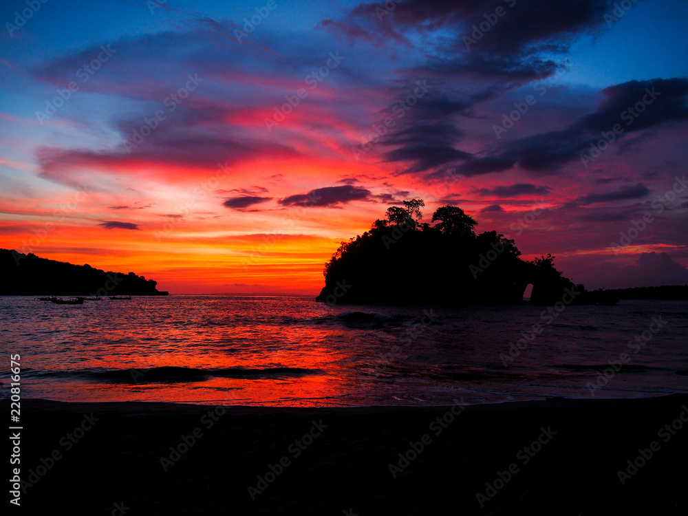 Sonnenuntergang am Strand, Crystal Bay, Nusa Penida, Bali, Indonesien, Asien