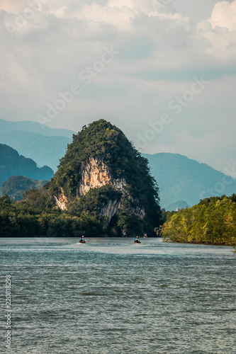 Vistas al río Krabi desde la ciudad de Krabi, Tailandia. © Nomad Visual Agency