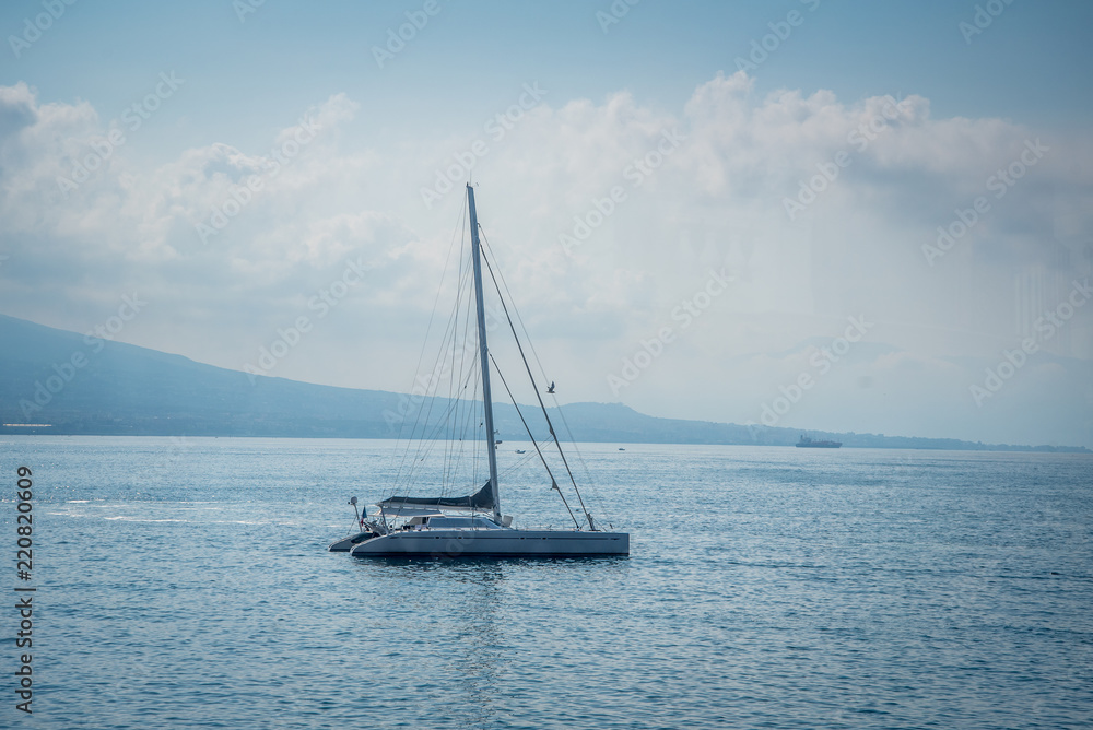 Obraz premium Sailboat in Naples Italy