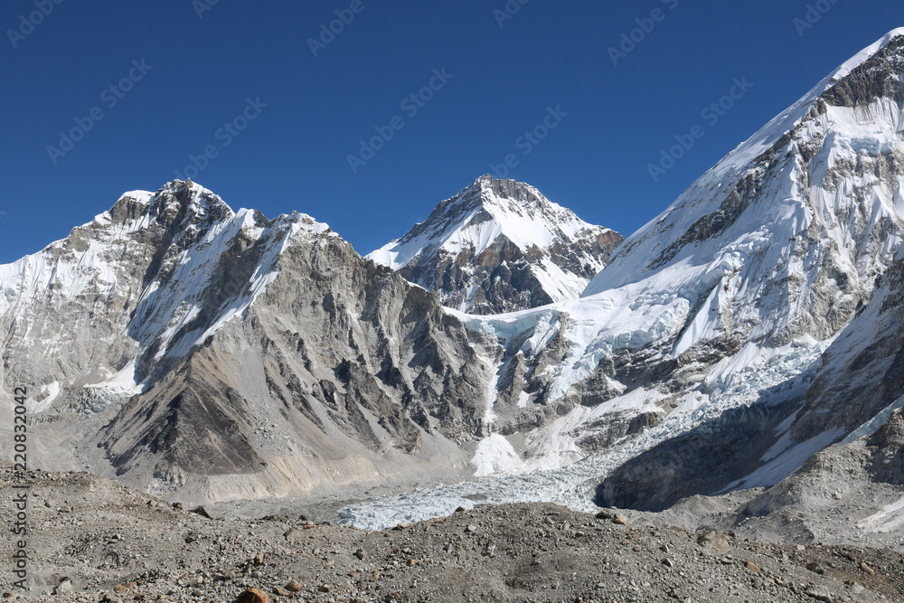 Amazing Shot of Mount Everest peaks covered with white snow attract many climbers and mountaineers Amazing Shot of Mount Everest peaks covered with white snow attract many climbers and mountaineers