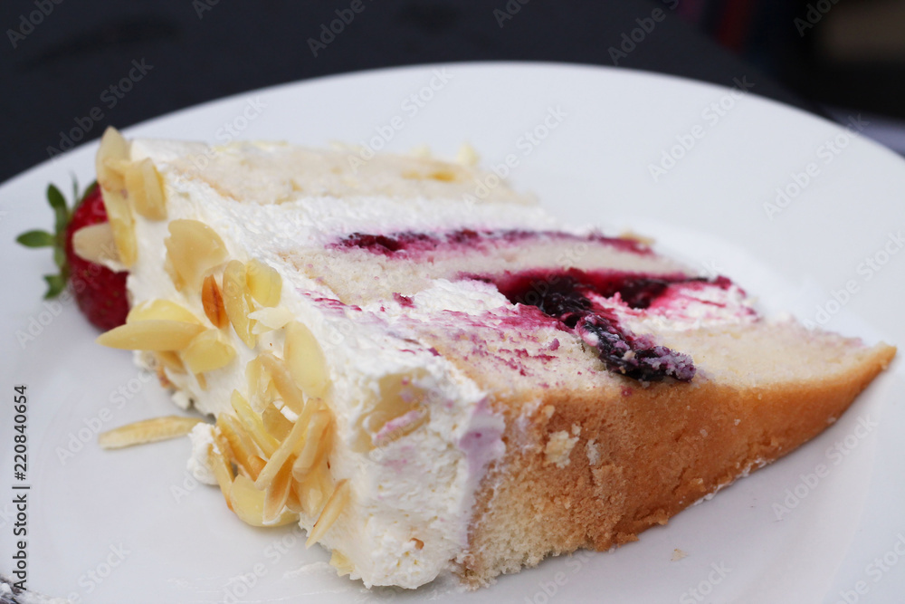 Tort urodzinowy Tort urodzinowy