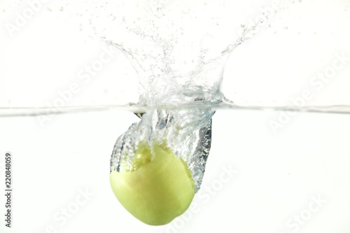 Apfel im Wasser