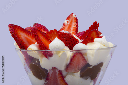 frutillas dulce de leche y crema photo