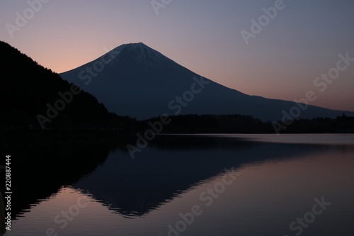 ダイヤモンド富士の夜明け前/田貫湖のダイヤモンド富士