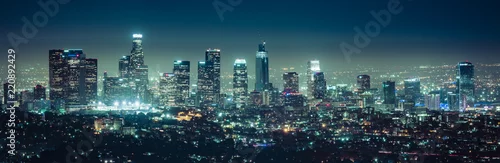 Obraz malowniczy widok na wieżowce Los Angeles w nocy, Kalifornia, USA.