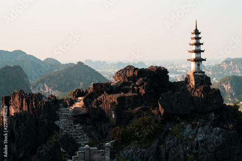 Sunsets and pagodas in the mountains 