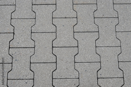 Grauer Boden aus Beton Fußgängerweg Fußgängerzone urban