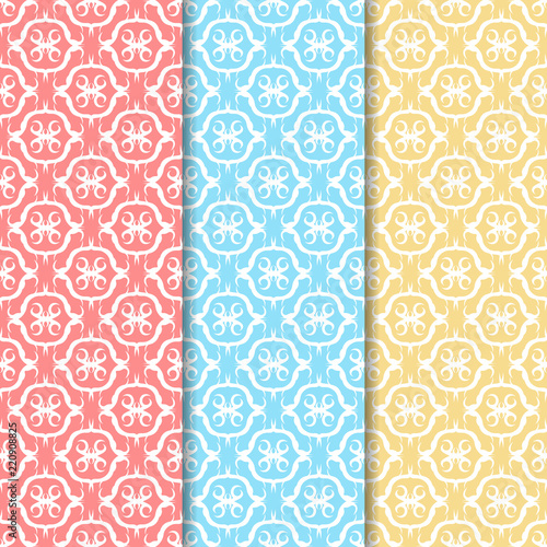 seamless geometric abstract pattern with floral motive © Mykyta