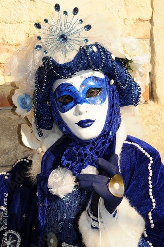 Fototapeta Naklejka Na Ścianę i Meble -  Frau im Karnevalskostüm, Venedig, Italien, Europa