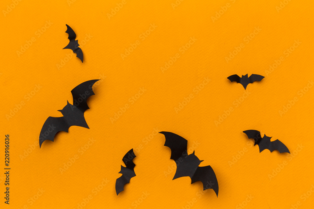 Fototapeta premium koncepcja halloween i dekoracji - latające nietoperze z papieru