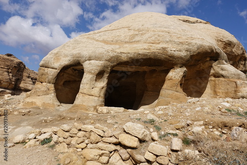 Höhlengrab - Jordanien photo