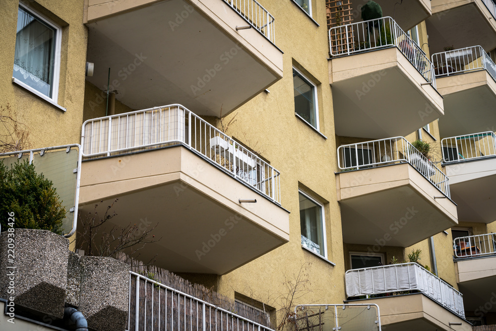 Fototapeta premium old, poor houses in Berlin, Kreuzberg