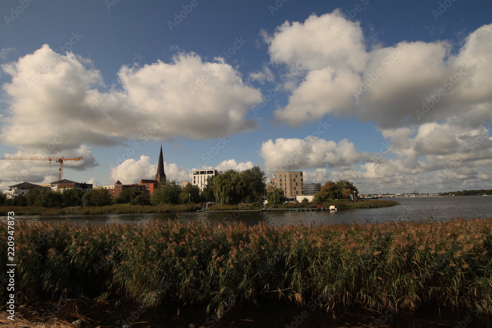 Rostock; Blick über die Warnow zur Holzhalbinsel Rostock; Blick über die Warnow zur Holzhalbinsel