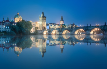 Acrylglasbilder Karlsbrücke Blick auf Karlsbrücke in Tschechien  © boule1301