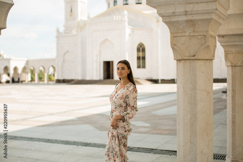 woman against the white mosque in Tatarstan