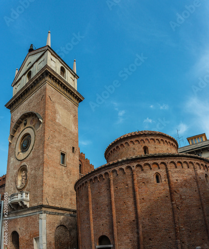 Die Rotonda der San Lorenzo Kirche Mantova (Mantua) Lombardei Italien  photo