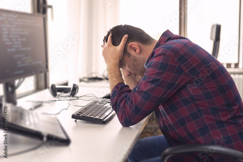 Bild auf Leinwand Software developer stressed out