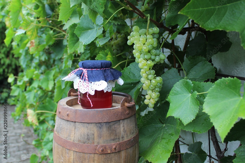 Traubengelee auf einem Mostfaß und Trauben Stock Photo | Adobe Stock Traubengelee auf einem Mostfaß und Trauben Stock Photo | Adobe Stock