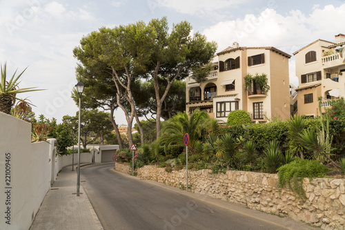 Straße in Peguera auf Mallorca © BGphotoaesthetics
