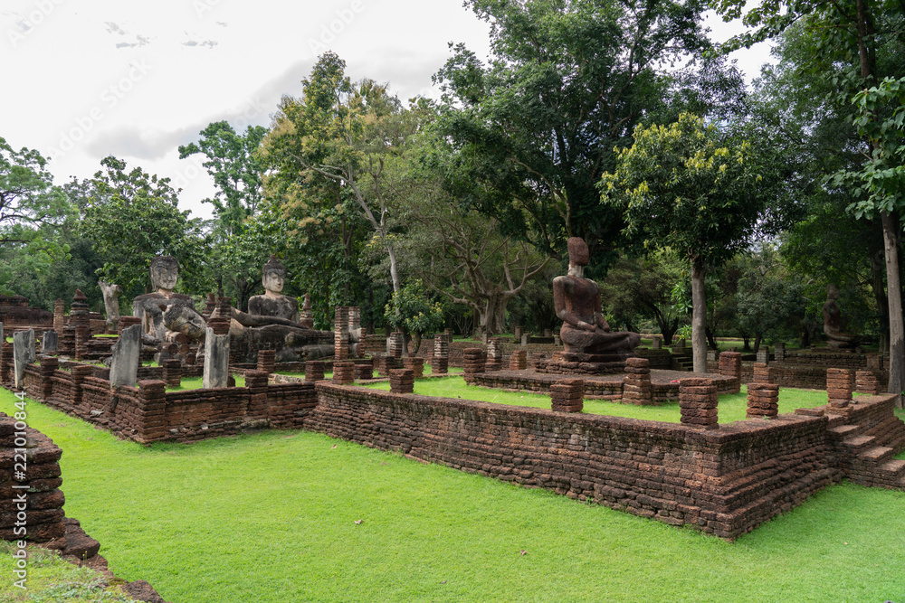 View of wat phra kaeo in Kamphaengphet Historical Park