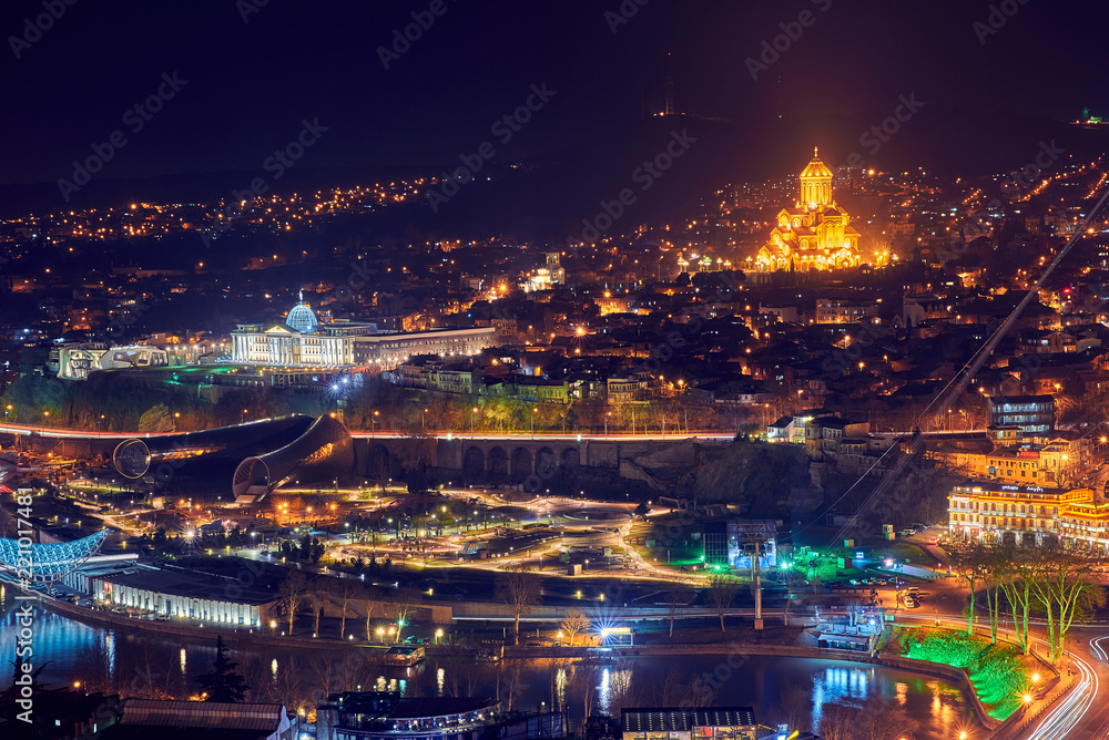 Obraz premium Top view of the Georgian capital Tbilisi at night