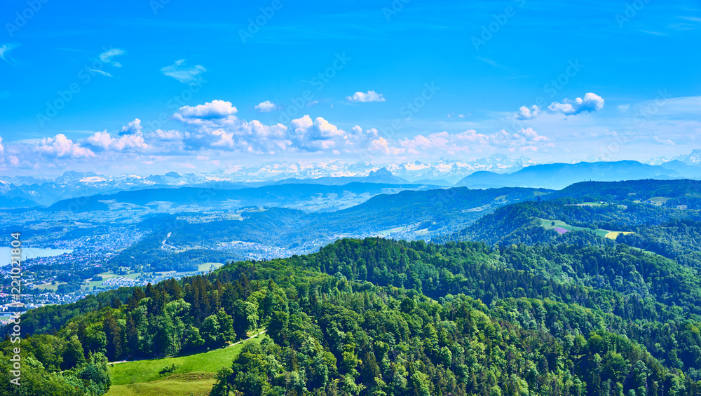 Φωτογραφία Backlands and woods of Zurich in Switzerland / View over Cantons of Aargau and