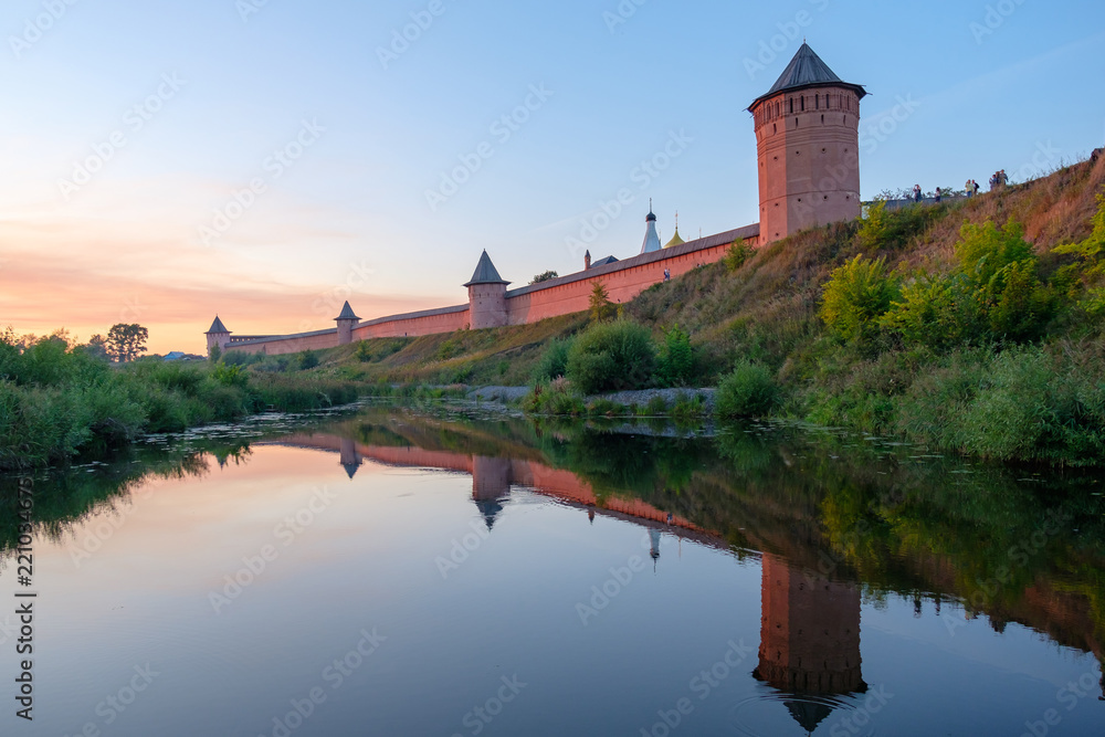 Obraz premium Golden ring of Russia, Ancient Suzdal city. Evening view on Saviour Monastery of St. Euthymius with reflections in water of river.