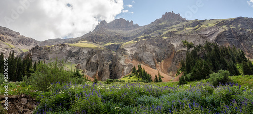 фотографія Entering Yankee Boy Basin behind the Dallas divide