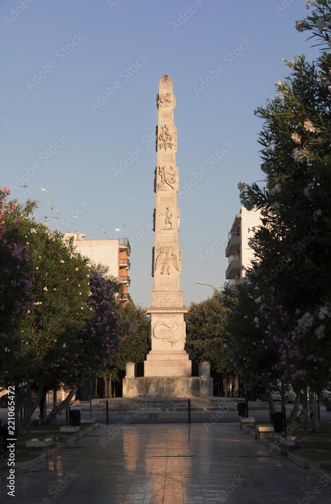 Obraz premium Obelisco all'alba - Lecce