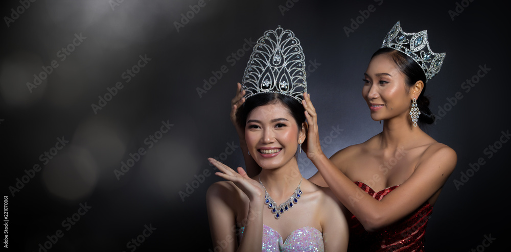 put Diamond Crown on Final Winner latest year Miss Beauty Queen Pageant ...