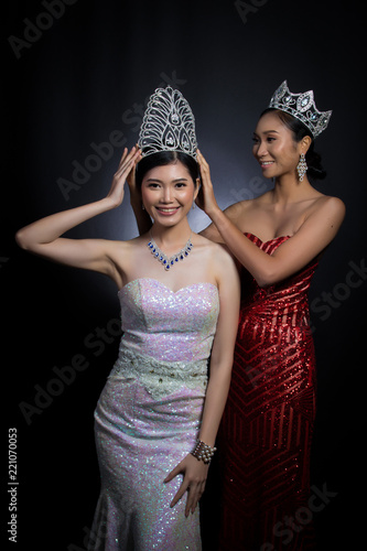 put Diamond Crown on Final Winner latest year Miss Beauty Queen Pageant photo