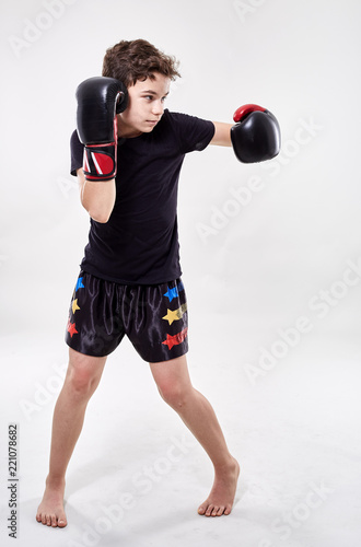 Young muay thai fighter © Xalanx